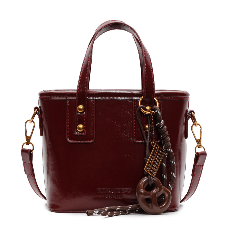 A retro and casual bucket bag for women in 2024, a trendy and fashionable single-shoulder bag with a high-end Korean style and versatile women's bag Item Picture