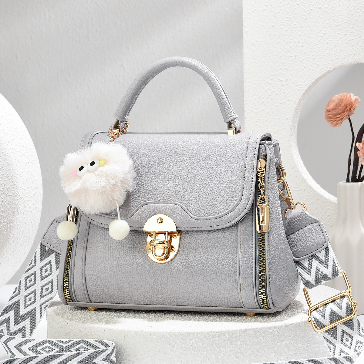 High-quality small square bag Spring/Summer 2025 new style bag, women's large-capacity handbag, fashionable commuting single-shoulder crossbody bag full figure