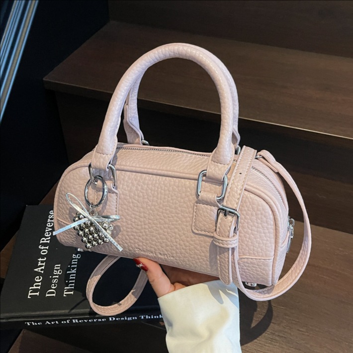 A high-end and trendy hand-held pillow bag for women, a new summer casual and niche design, single-shoulder crossbody bag for 2025 full figure