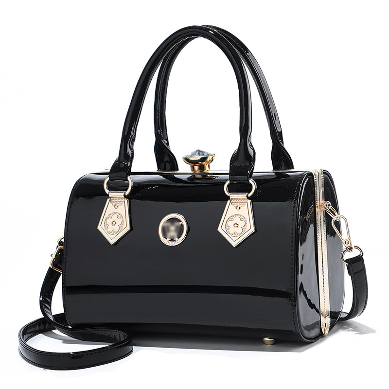 The 2022 new bestseller of shiny leather, high-end and elegant handbag, is trendy and fashionable for weddings. This year, bridal bags are in vogue for women details Picture
