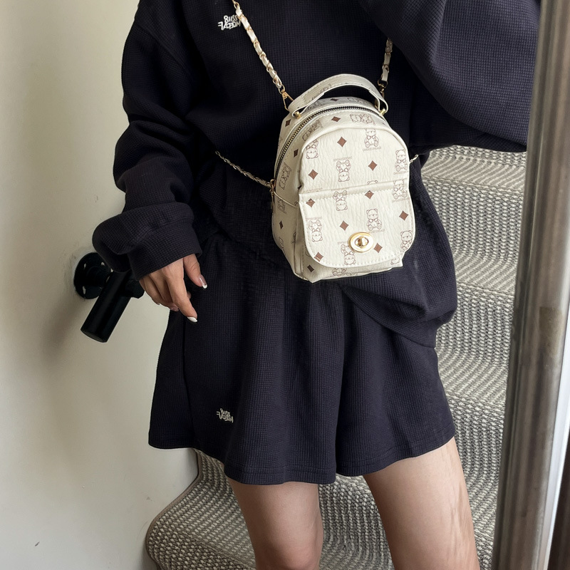 New fashionable and retro bear print backpack for cross-border women's travel, large-capacity student commuting crossbody bag Specification drawing