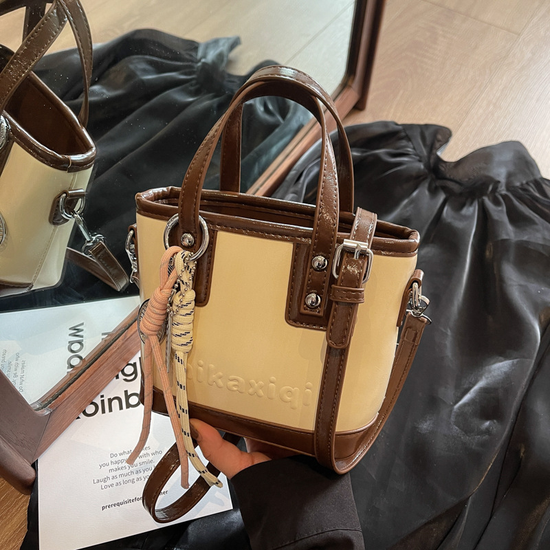 Korean style trendy and high-end hand-held bucket bag 2025 new fashion casual single-shoulder bag simple and versatile crossbody bag full figure