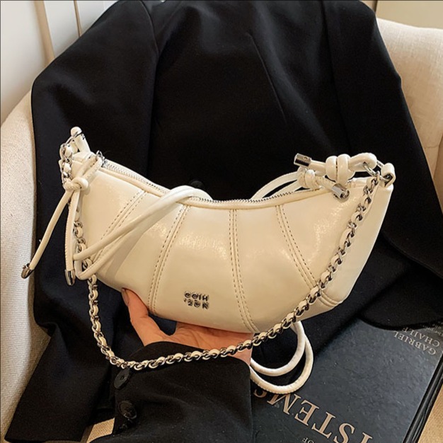 Trendy solid color simple dumpling bag for women 2025 New Korean style Instagram fashion single-shoulder bag, niche quality crossbody bag full figure