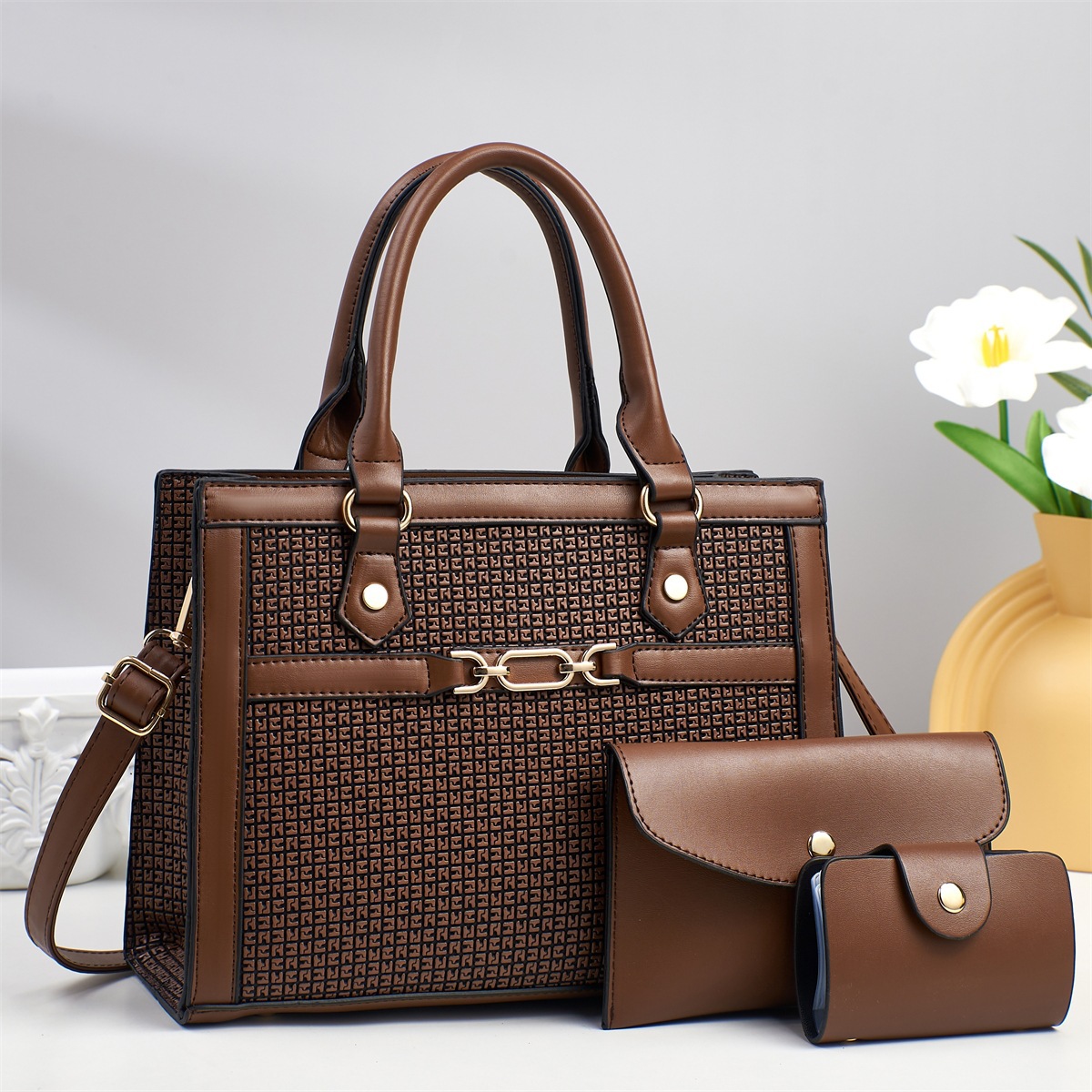 Three-piece set of women's foreign trade bags 2025 new style large-capacity tote commuter handbag, light luxury and elegant mom bag Application Scenario