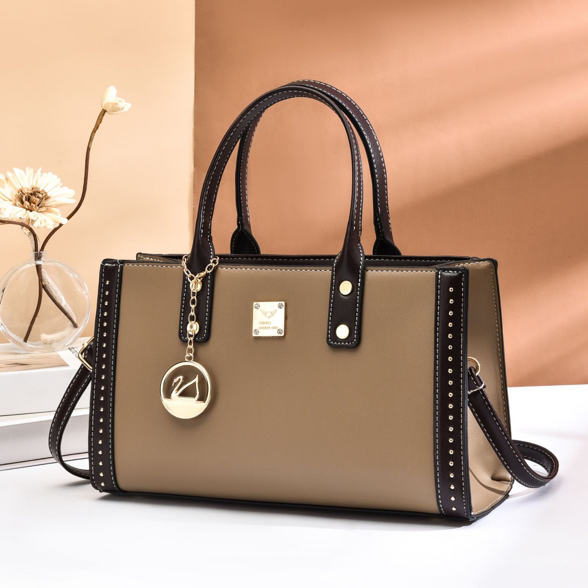 2022 New fashionable and trendy women's bag, large-capacity women's bag for moms, cross-border trade crossbody bag Specification drawing