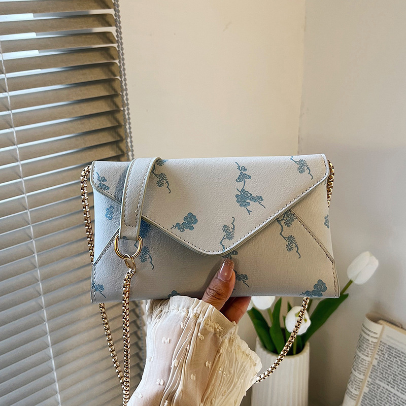 Personalized, elegant, trendy and high-quality single-shoulder bag 2025 new style, simple envelope bag, chain crossbody bag, niche women's bag full figure