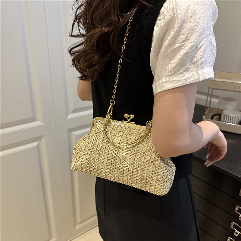 Fashionable chain bag for women 2025 Spring New style, trendy and simple single-shoulder shell bag, casual crossbody bag for women details Picture