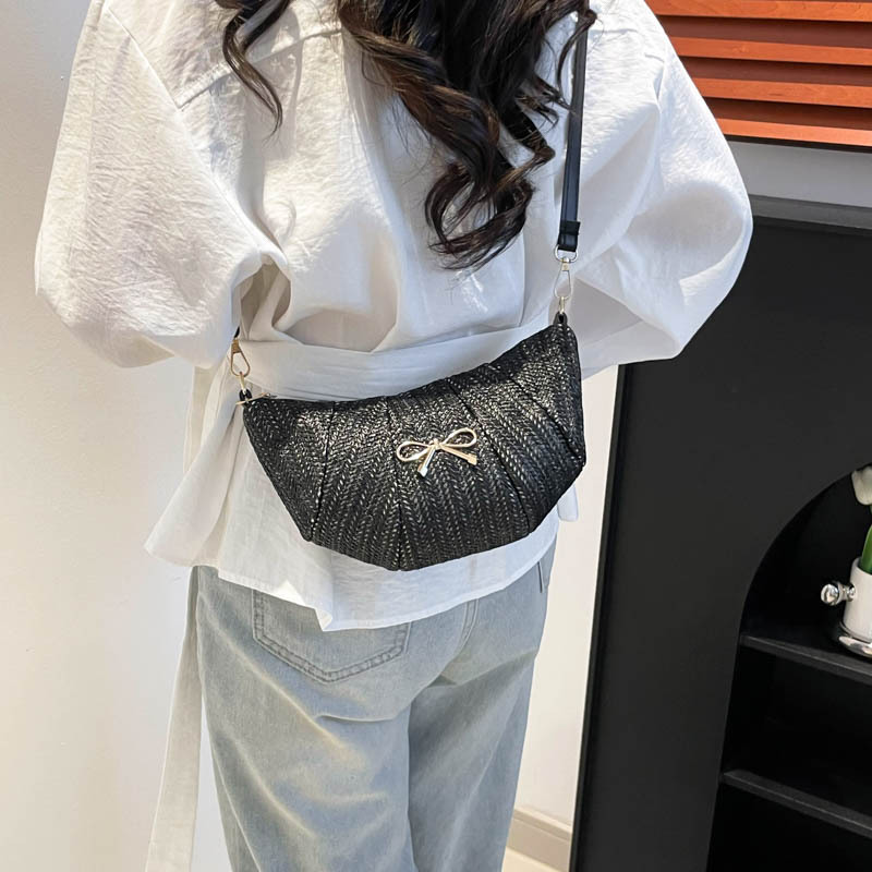 This year, the new summer 2025 trendy and fashionable single-shoulder crossbody bag for commuting, a butterfly grass woven dumpling bag, is in vogue details Picture