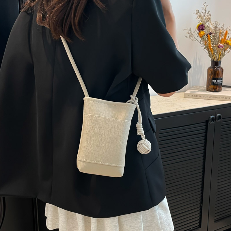 "Little Bag Women 2025 New Style Women's Bag, casual and fashionable single-shoulder crossbody bag, women's cool solid color small square bag, mobile phone bag. details Picture