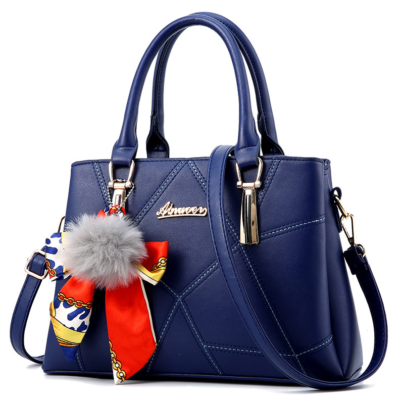 2024 New style women's bag, trendy and fashionable, large-capacity crossbody bag, mom's hand-held middle-aged women's bag Application Scenario