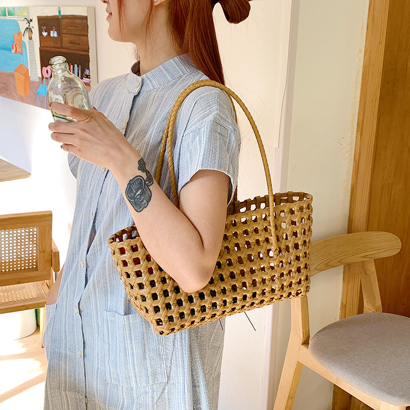 Korean-style hollowed-out design women's bag, basket bag, niche beach vacation bag, casual, trendy and versatile underarm handbag Application Scenario