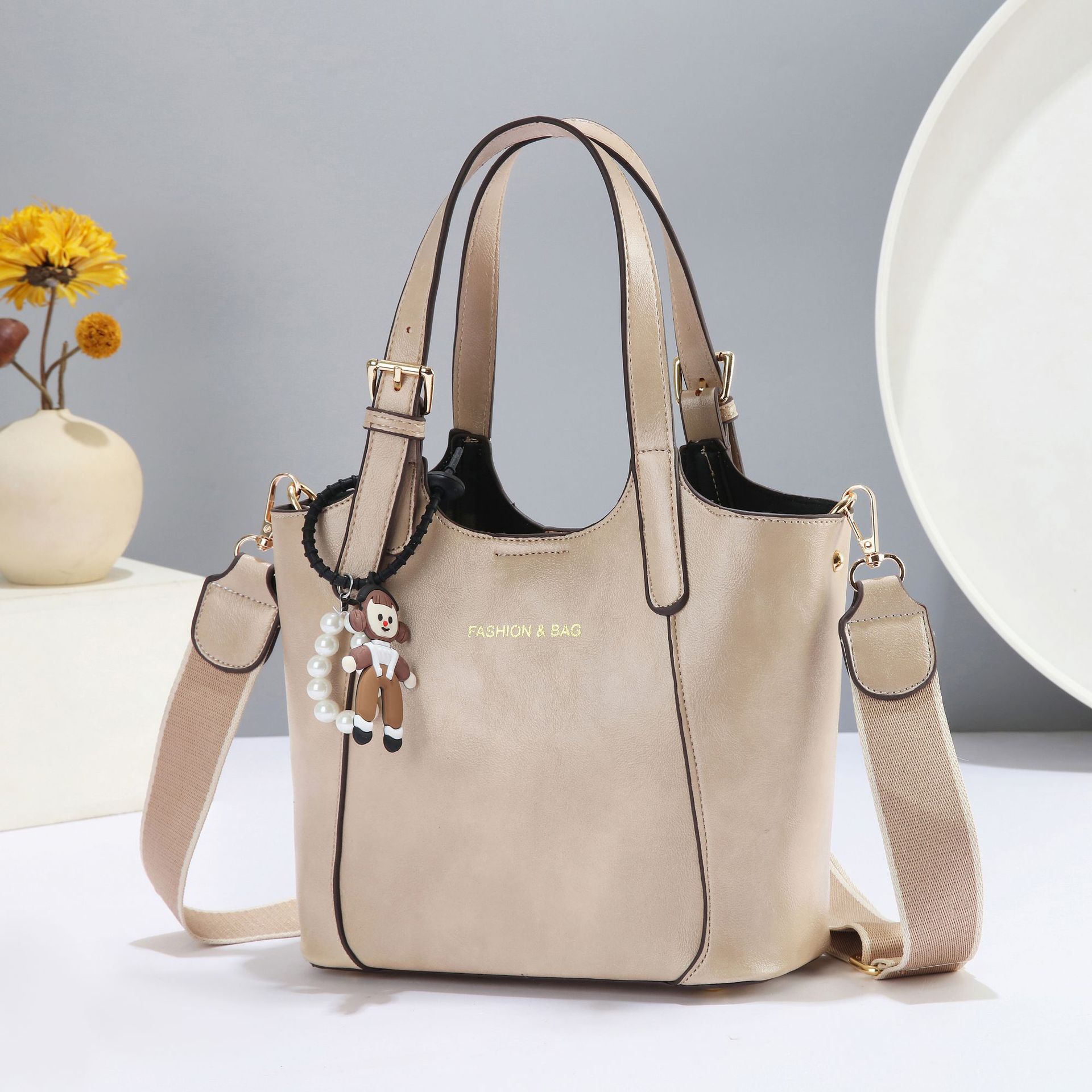 Retro handbag 2025, a versatile and elegant new single-shoulder crossbody bag in Korean style, a beautiful retro single-trend bag Specification drawing