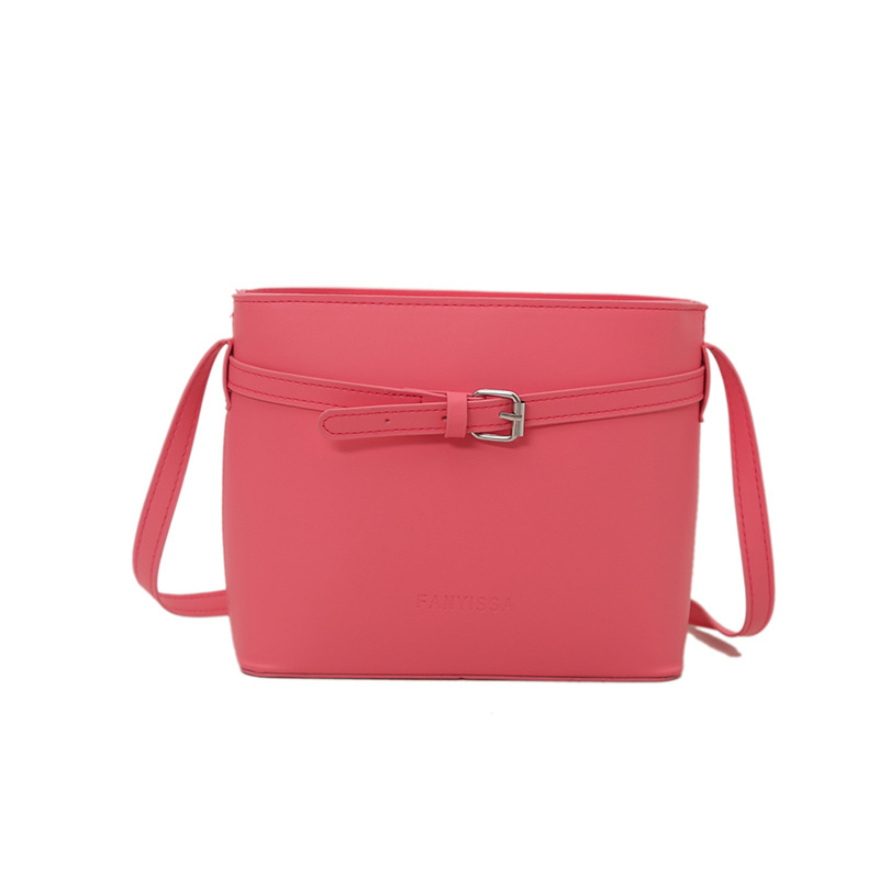 The fashionable dopamine-colored simple lychee pattern bucket bag is versatile, with a casual and niche design. It's a crossbody bag Item Picture