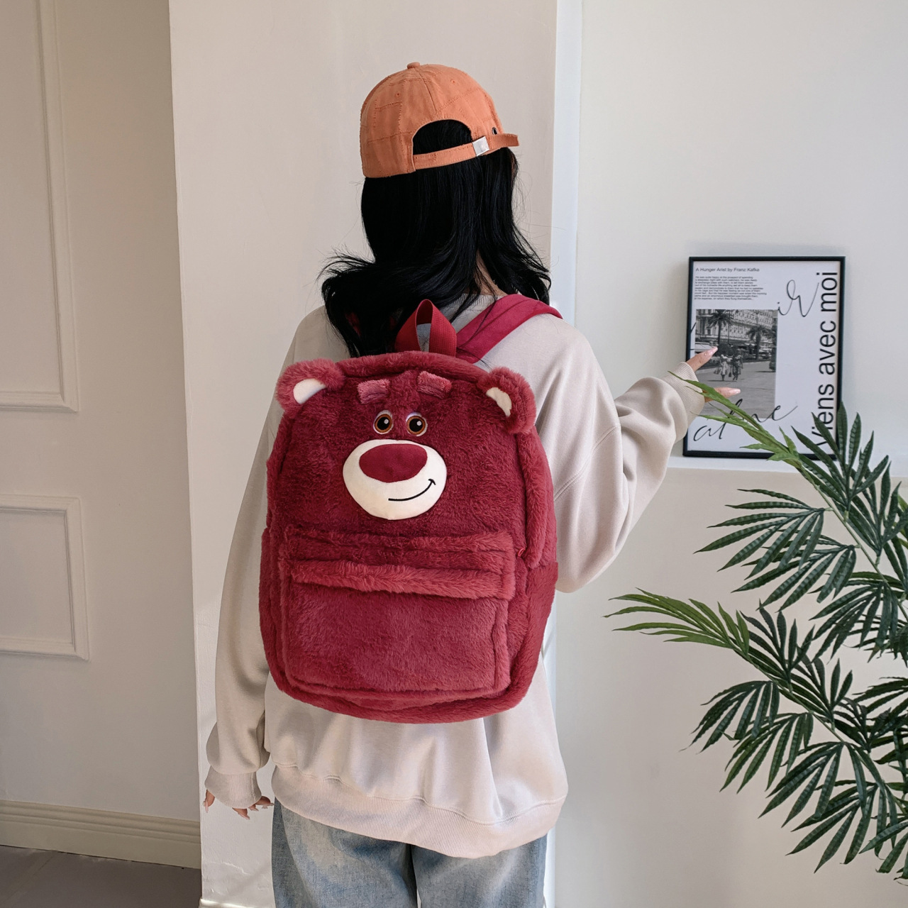 A new cartoon three-dimensional and funny large-capacity schoolbag, a cute and adorable plush backpack, and a sweet backpack for college students Specification drawing