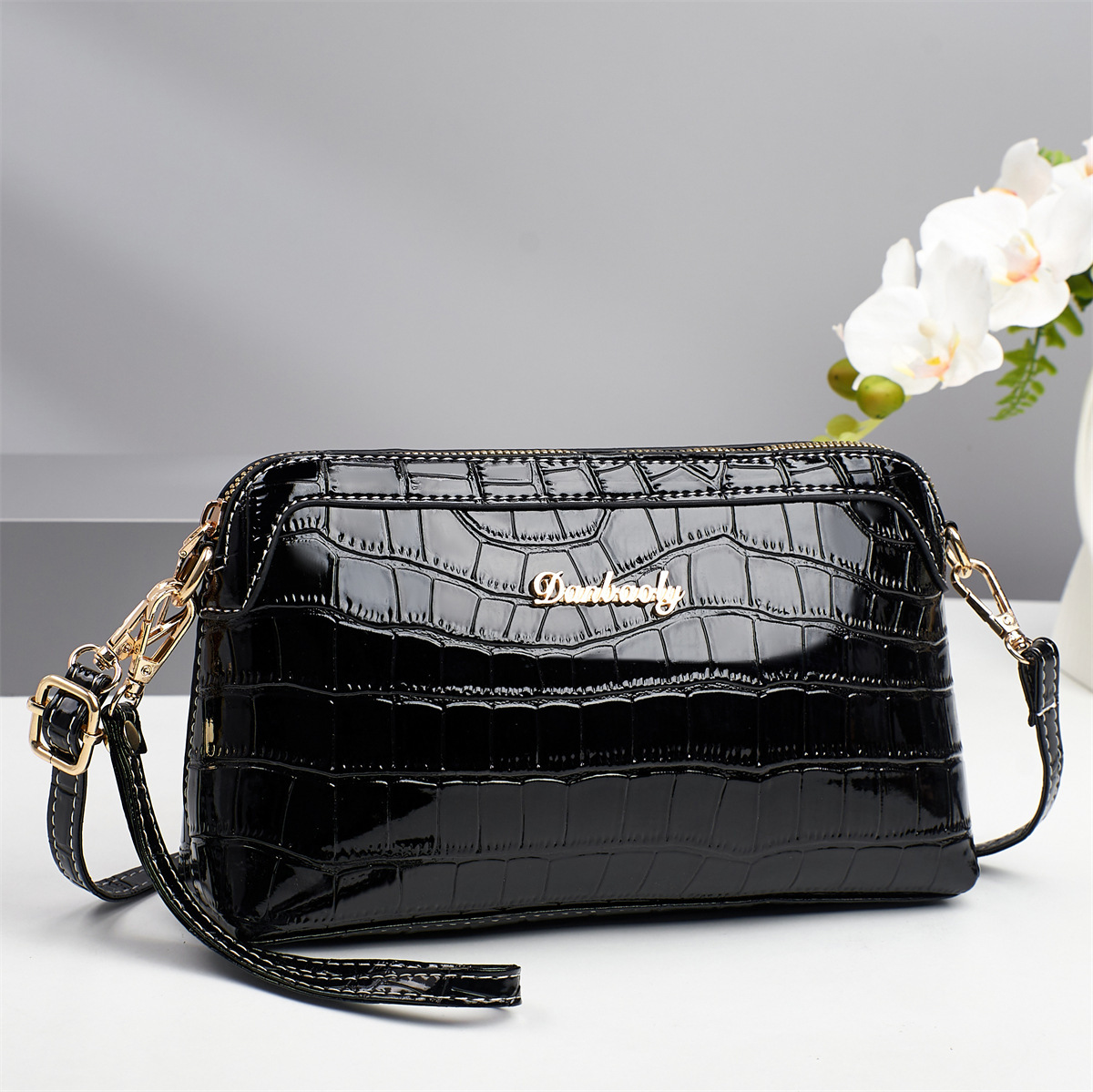 New in-stock women's bag, fashionable large-capacity shell bag, coin purse, versatile for commuting, hand-carry bag, women's crossbody bag full figure