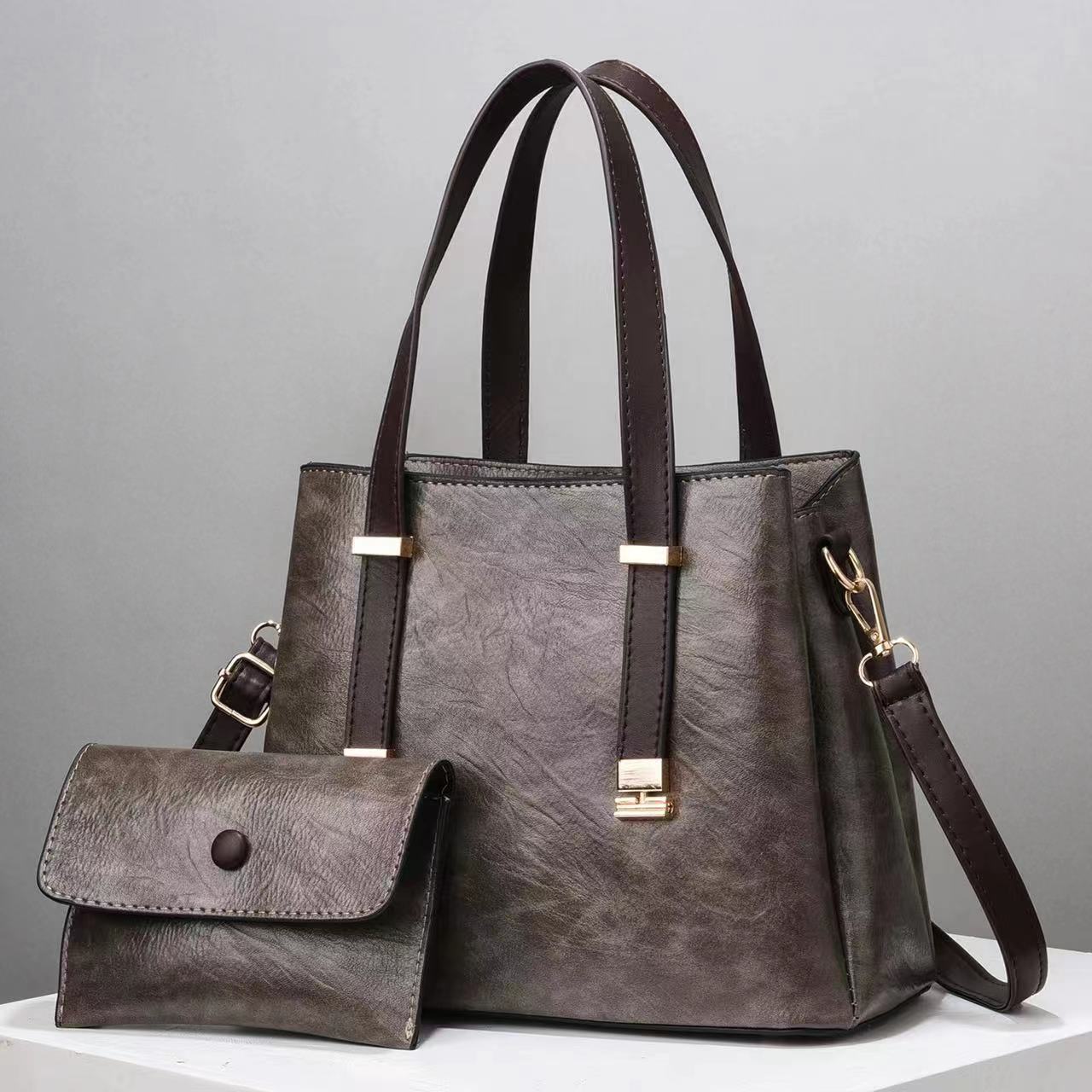 A new cross-border fashionable and retro mom handbag set of two pieces, a spacious and large-capacity single-shoulder crossbody bag for women Application Scenario