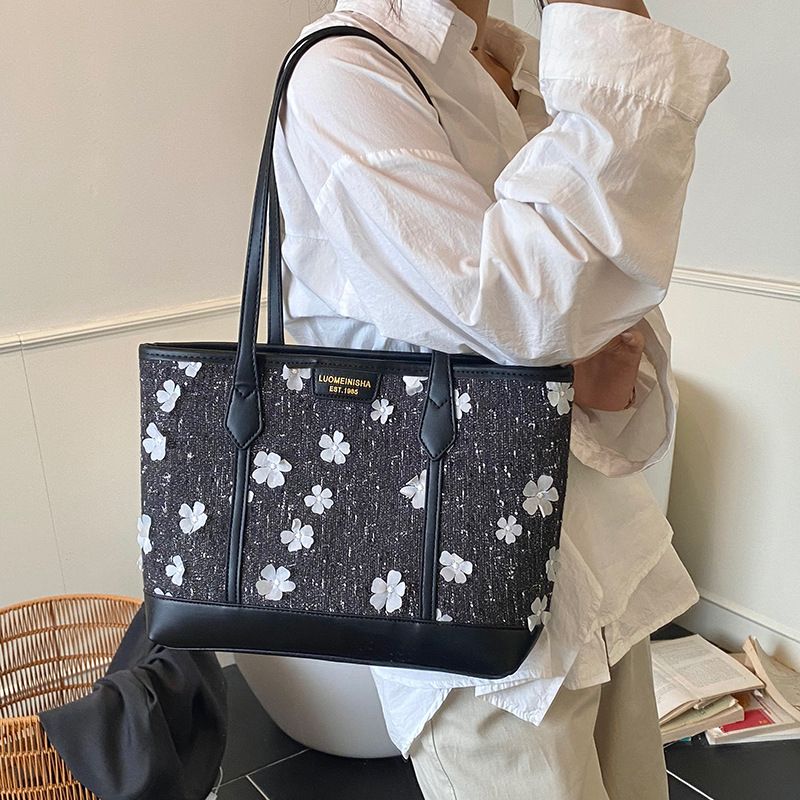2025 New high-quality women's bag, fashionable tote bag, casual printed large-capacity underarm bag, sweet and versatile single-shoulder bag details Picture