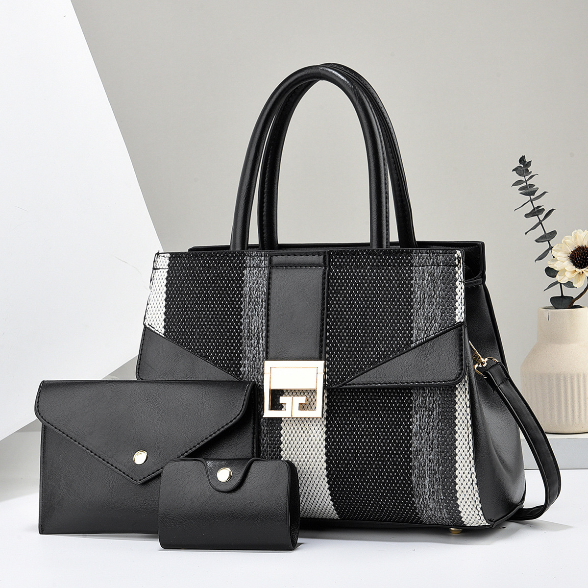 The new 2024 European and American fashion nylon color-blocking large-capacity single-shoulder, crossbody and hand-carry three-piece women's bag full figure