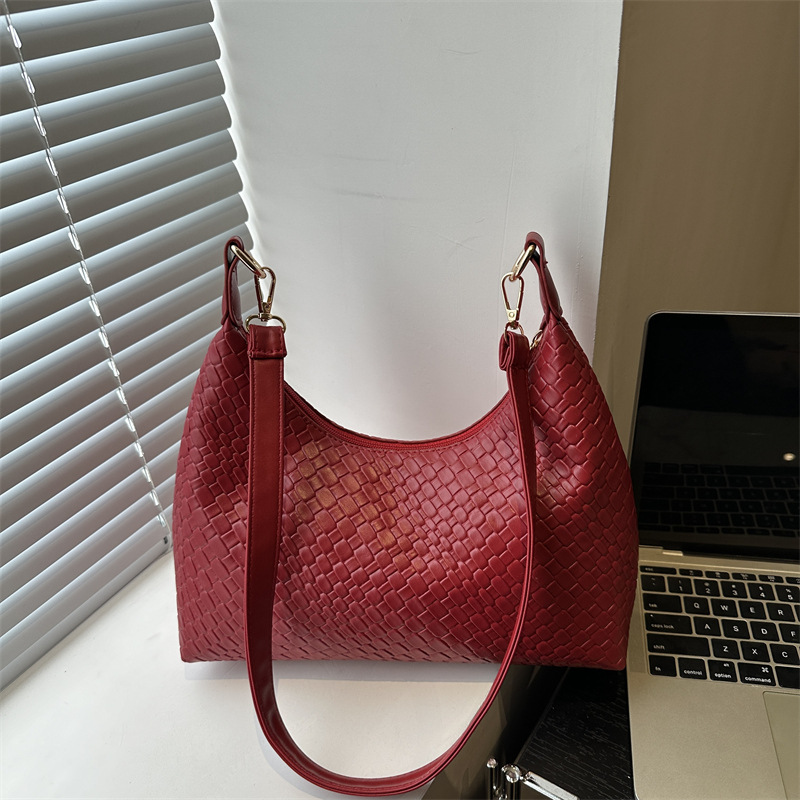 Solid color, casual and stylish, large capacity, 2025 spring fashion, niche commuting, simple and retro, hand-held, underarm dumpling bag full figure