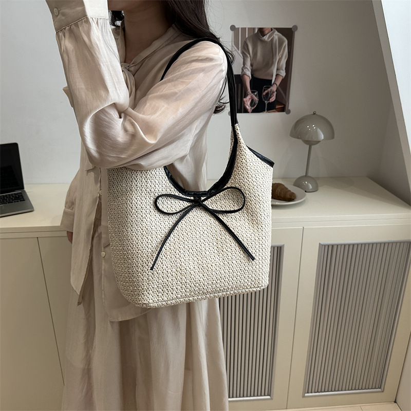 A new style of sweet single-shoulder bag made of straw for women in 2025, a casual tote bag for going out to work details Picture