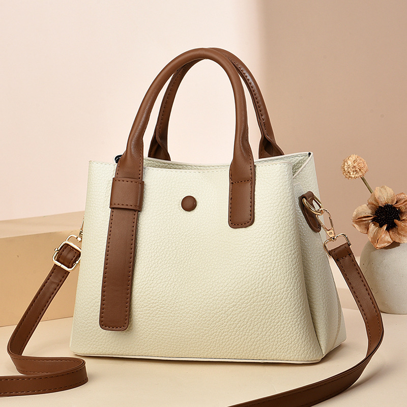 The manufacturer's foreign trade women's bag for 2024 is a fashionable and elegant crossbody single-shoulder bag with a large capacity. It is a new summer direct mail style that is trendy and simple Application Scenario