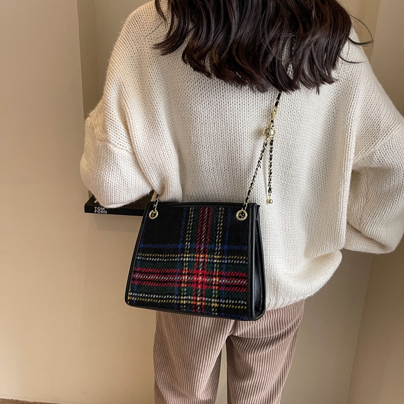 High-end casual checkered bag for women, 2024 new trendy fashion single-shoulder chain bag, versatile crossbody tote bag Application Scenario