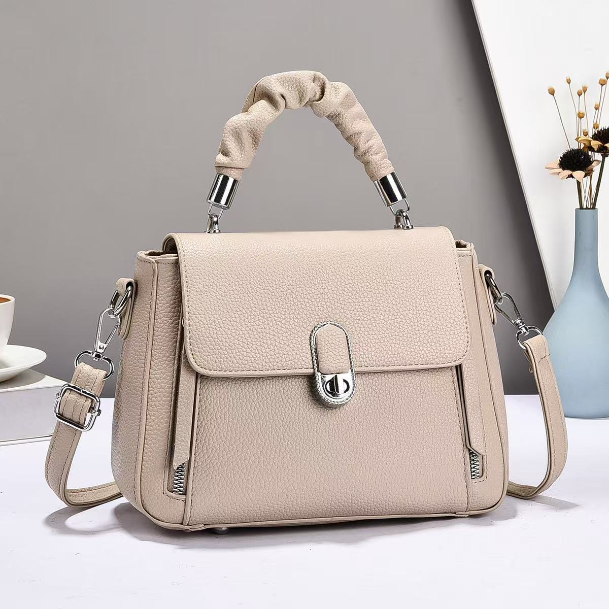 French handbag, cross-border women's bag, new trendy crossbody bag, niche fashion, versatile shoulder bag, casual texture Application Scenario