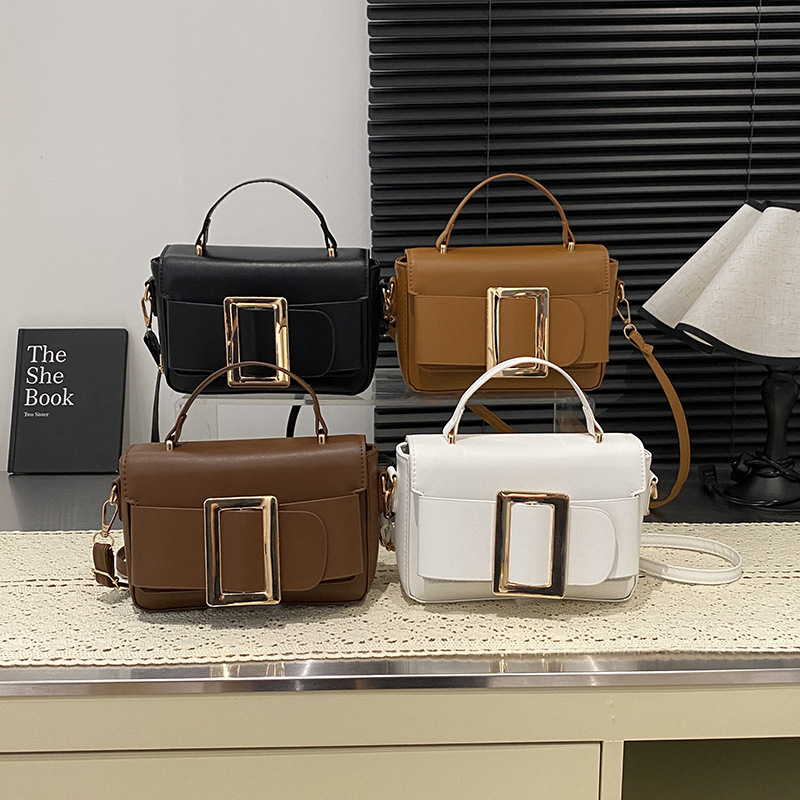 A frosted handbag with a fashionable texture, a small square bag for women, a 2025 summer small bag, a Korean retro single-shoulder crossbody bag Application Scenario