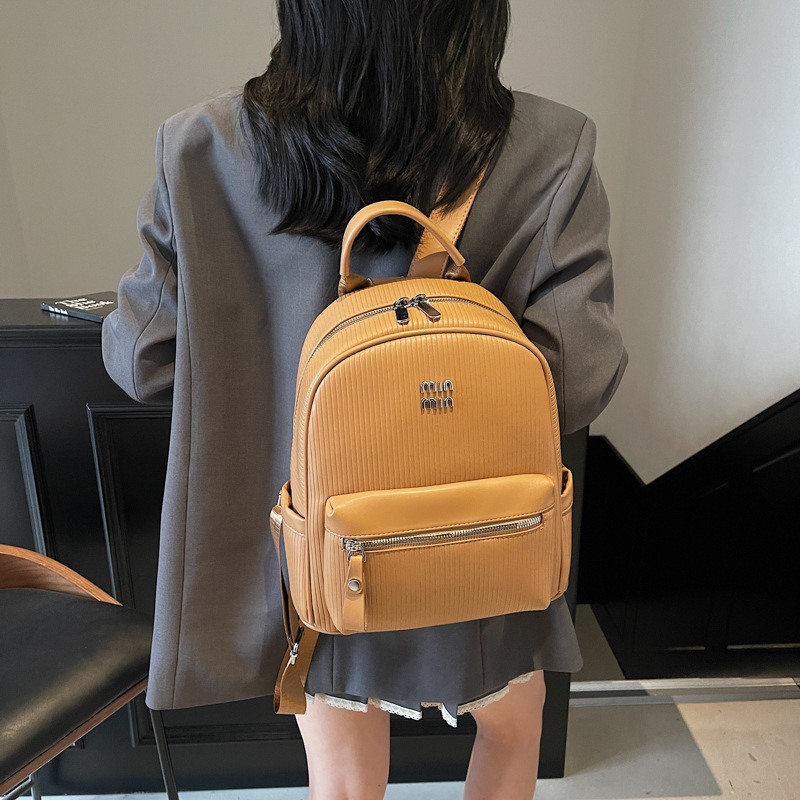 The 2025 new stylish, trendy, casual and fashionable hand-held small backpack is suitable for high school girls. It is versatile and has a large capacity details Picture