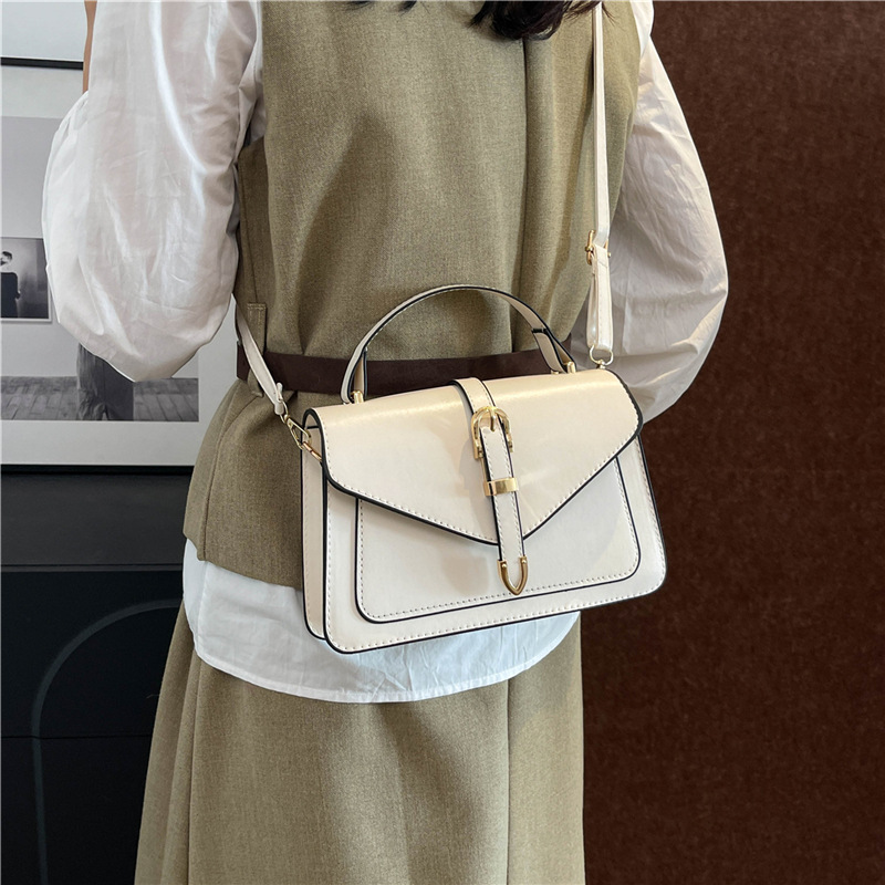 A stylish women's handbag for the autumn of 2024, featuring a single-shoulder crossbody retro style and a high-quality Korean-style small square bag for women details Picture