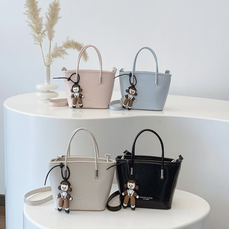 Cross-border trendy bucket bag, high-end, versatile, niche new simple solid color bag, Korean style trendy crossbody women's bag Application Scenario