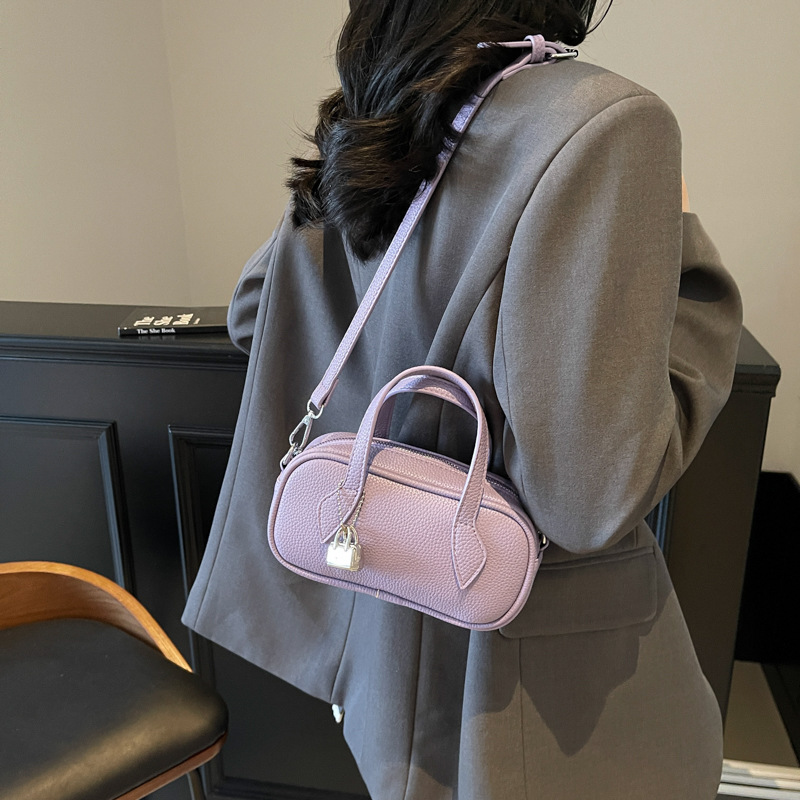 Fashionable and elegant, small and exquisite hand-held bowling bag for women, 2025 new style, niche design, versatile single-shoulder crossbody bag details Picture