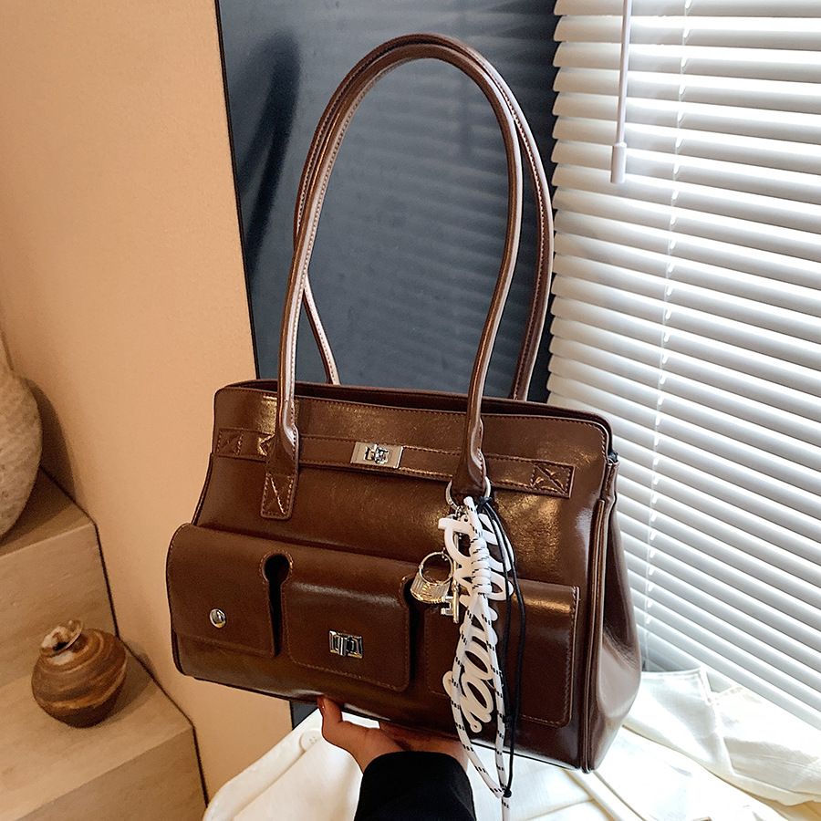 Postman briefcase bag, high-end underarm bag, large-capacity tote bag, 2024 new, niche and fashionable commuter women's bag full figure