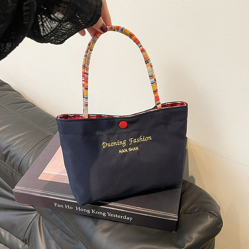Cute red mobile phone bag, small handbag, portable and practical with contrasting colors, two-shoulder bag for going out full figure