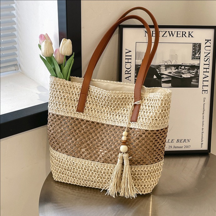 Summer stylish and hollowed-out hand-held straw woven bag 2025 new style versatile beach vacation single-shoulder woven bucket bag full figure