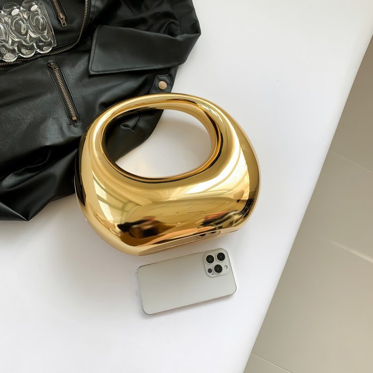 The 2024 new handbag is a solid color large, stylish evening bag for women. It is fashionable, individual and versatile. It is a chain crossbody bag for women Specification drawing
