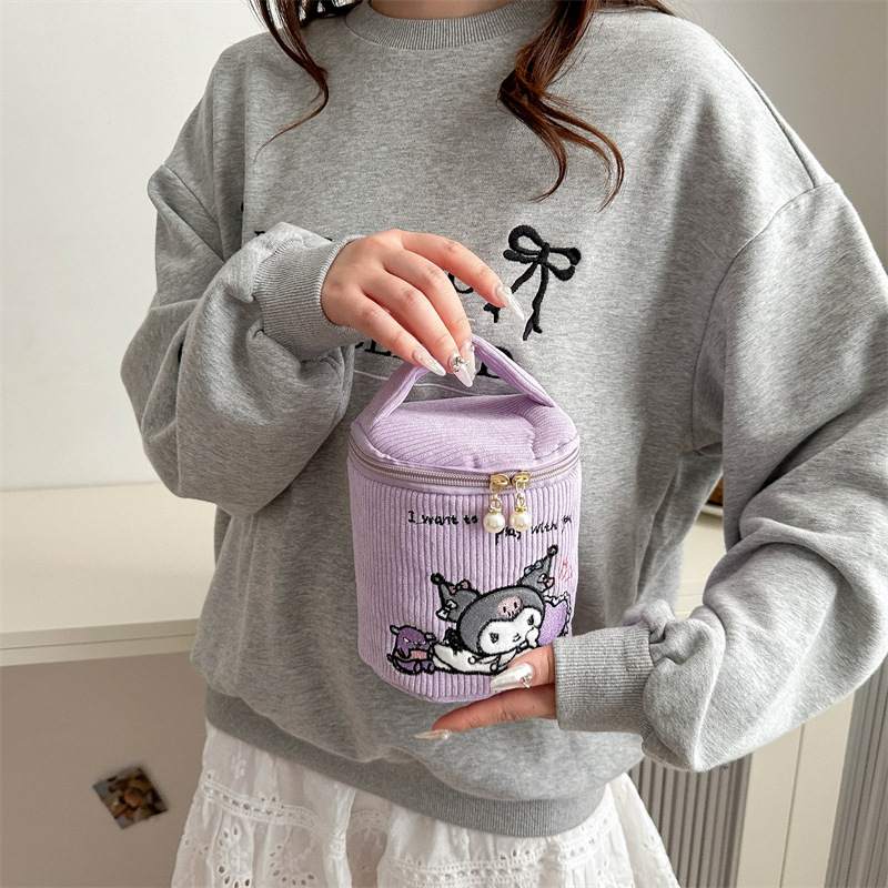 New cartoon Japanese-style large-capacity makeup hand-held bucket, hand-held coin purse bag, and a girlish cosmetics storage bag Specification drawing