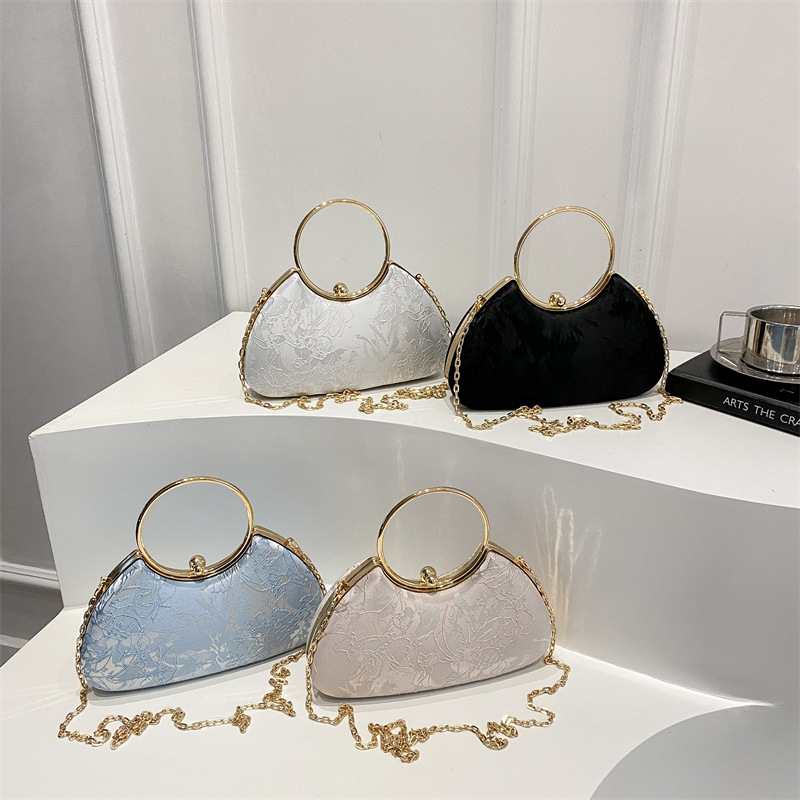 Gentle Style 2025 New fashionable, stylish and simple ladies' handbag, dinner bag, fresh design, party chain bag Application Scenario