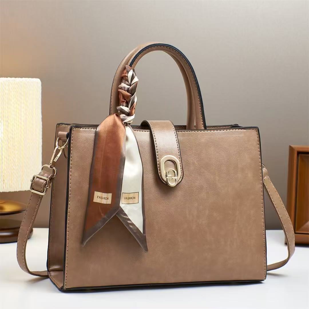 Spring and summer new versatile single-shoulder crossbody bag, Korean-style elegant middle-aged women's bag, mom's bag, simple and trendy handbag, large bag details Picture