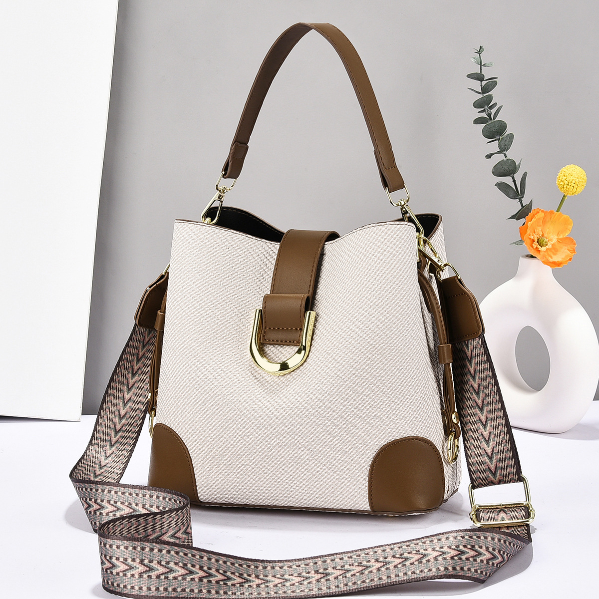 New large-capacity handbag, trendy and fashionable women's bag, middle-aged mother's bag, high-end and elegant, crossbody bucket bag, 2025 Specification drawing