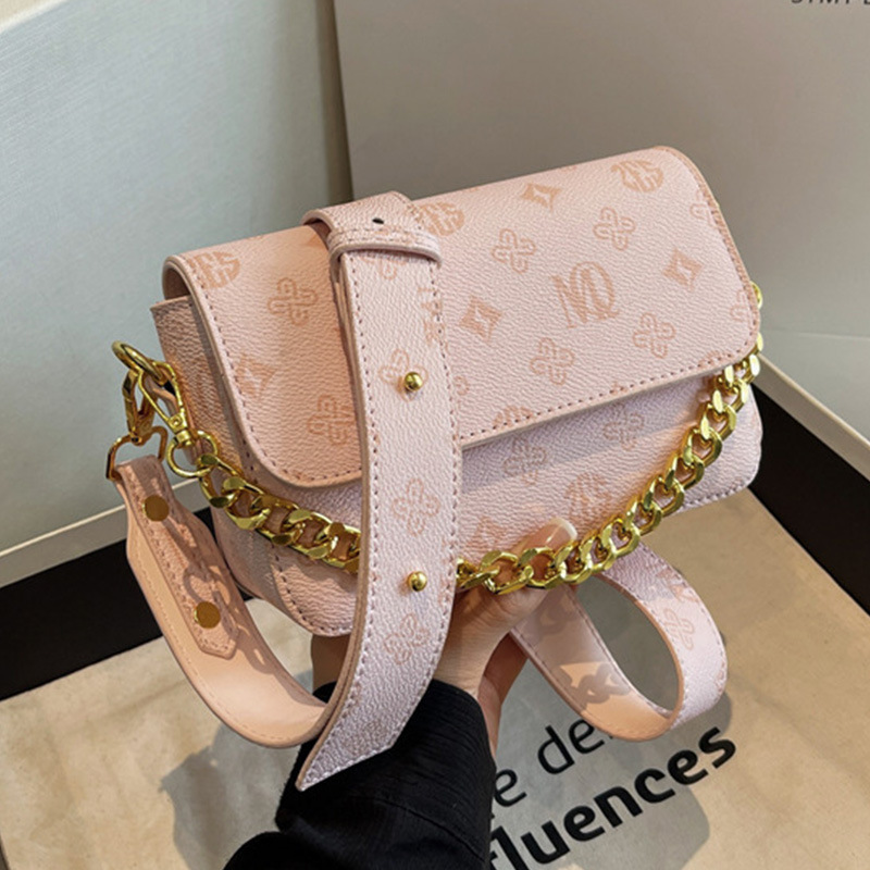 This year, the popular fashion and quality bags for women's summer 2025 are the new, versatile chain crossbody bag and single-shoulder small square bag full figure