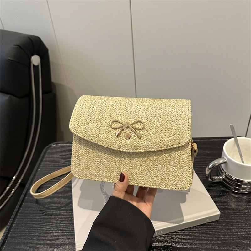 New Spring 2025 simple and fashionable straw woven stylish handbag, casual and elegant single-shoulder crossbody small square bag for women full figure