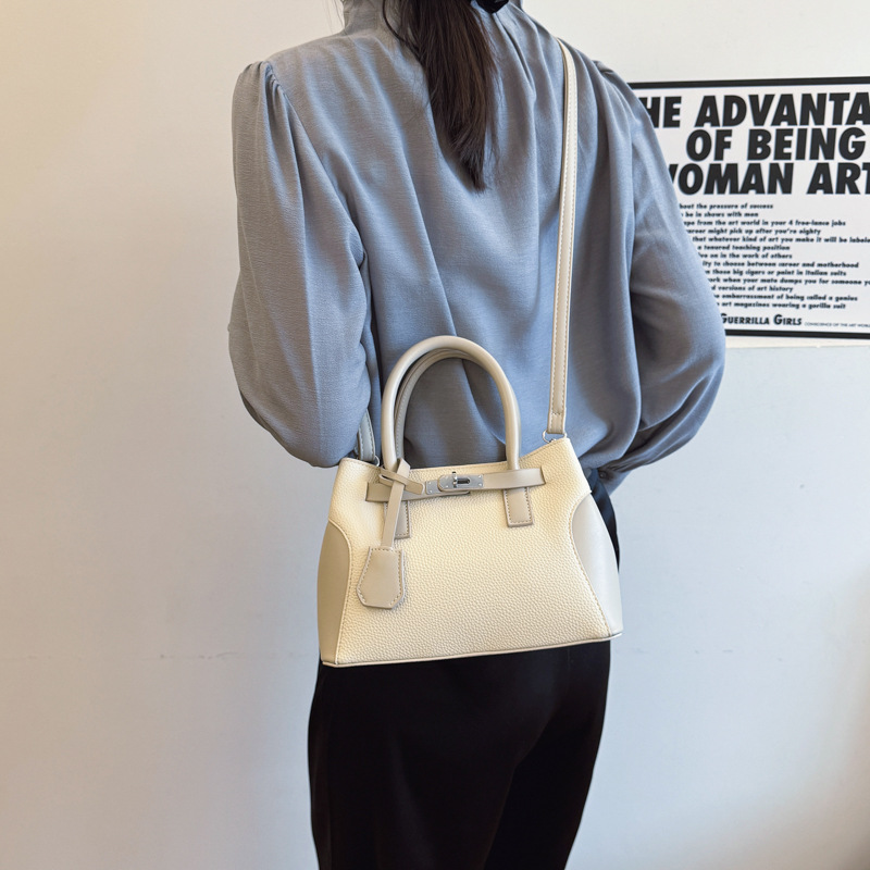 High-end, stylish handbag for women, 2025 new style, patchwork fashion single-shoulder bag, stylish, light luxury, versatile crossbody bag Application Scenario