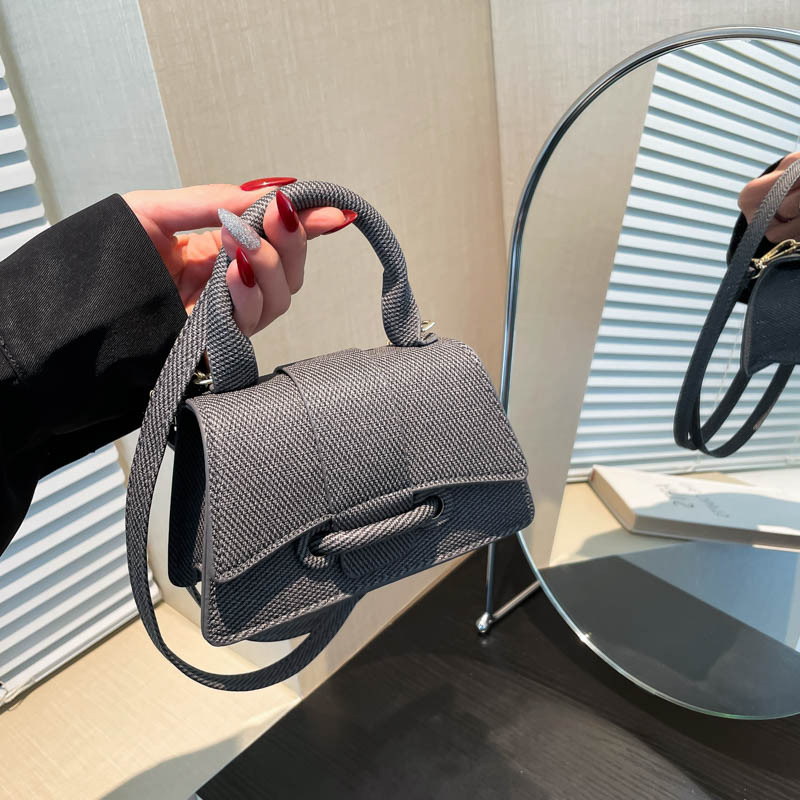 New cross-border women's bag, fashionable mini handbag, four-season new solid color single-shoulder crossbody bag, small square bag for women full figure