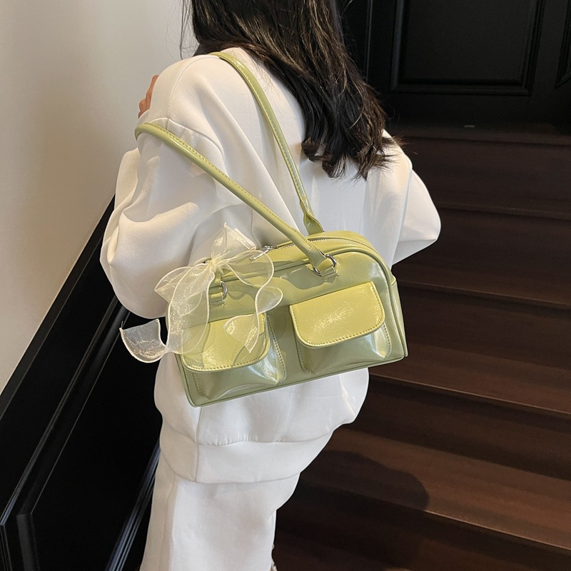 A new style of Korean-style casual soft leather commuting single-shoulder underarm bag for women in 2025, featuring a versatile and fashionable hand-held Boston bag Specification drawing
