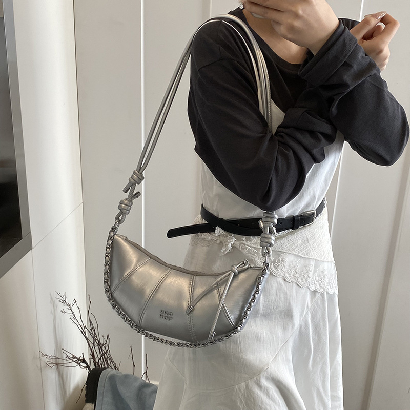 Trendy solid color simple dumpling bag for women 2025 New Korean style Instagram fashion single-shoulder bag, niche quality crossbody bag Application Scenario