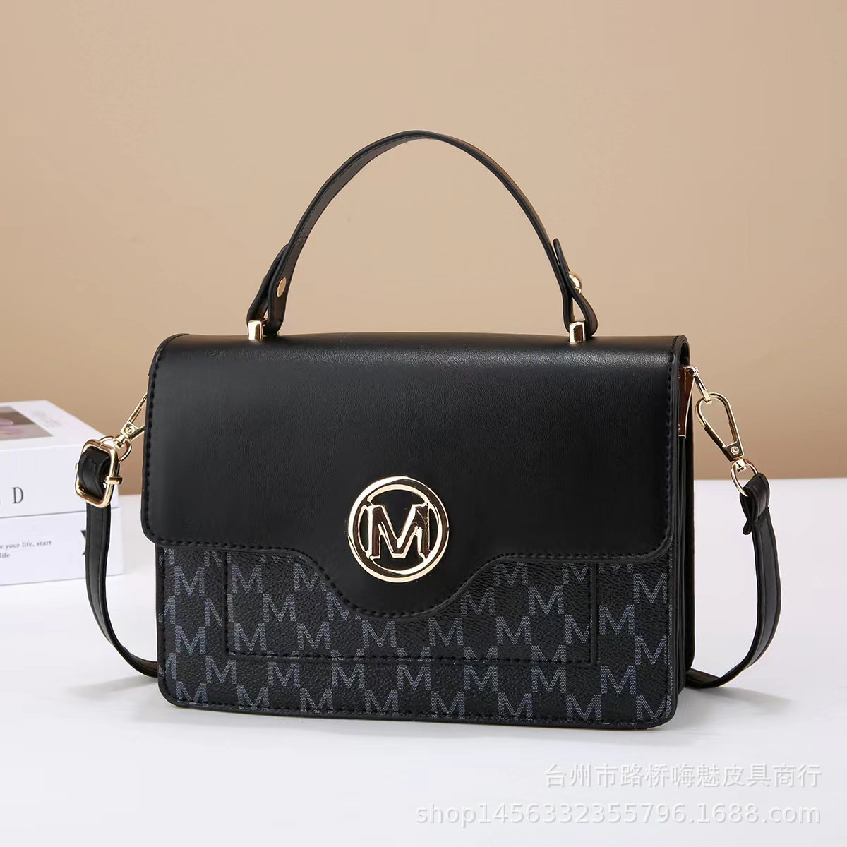 Wholesale women's bag 2024 New style fashionable letter small square bag, versatile ladies' high-end quality small bag, single-shoulder crossbody bag full figure
