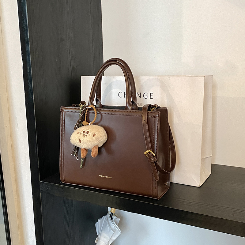 Trendy and fashionable women's 2024 new large-capacity versatile tote bag, retro commuter crossbody bag Specification drawing