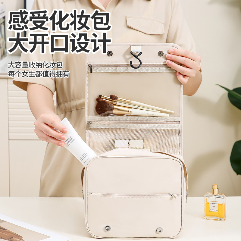 Runhui Luggage Pearl hand-held toiletry bag, business trip hook toiletry bag, makeup bag, large capacity one-piece consignment Application Scenario