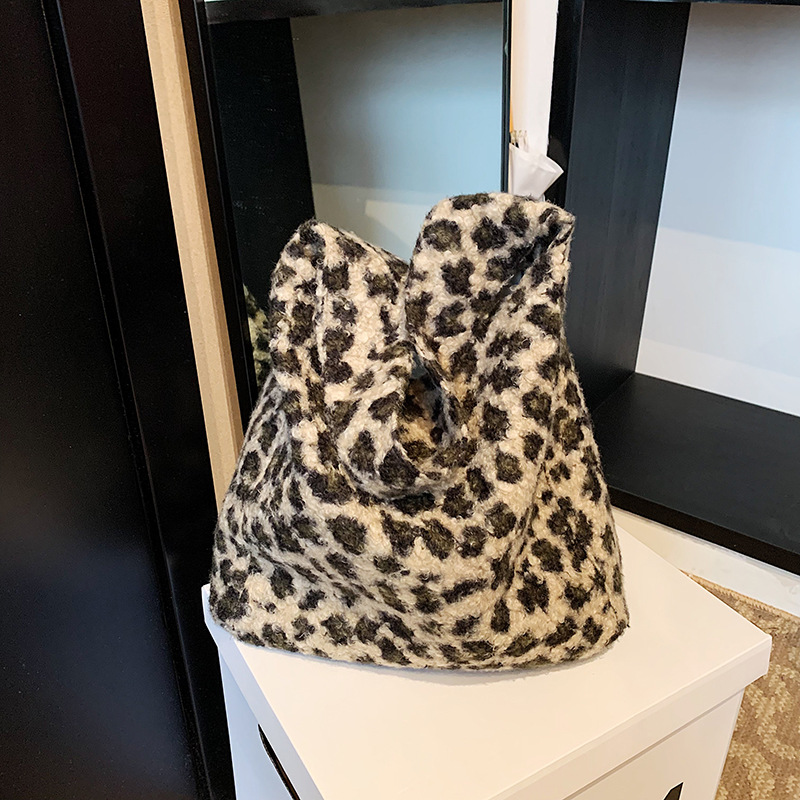 Tweed leopard print large bag for women, 2024 new trendy and fashionable Korean-style tote bag, casual and versatile, large capacity underarm bag details Picture